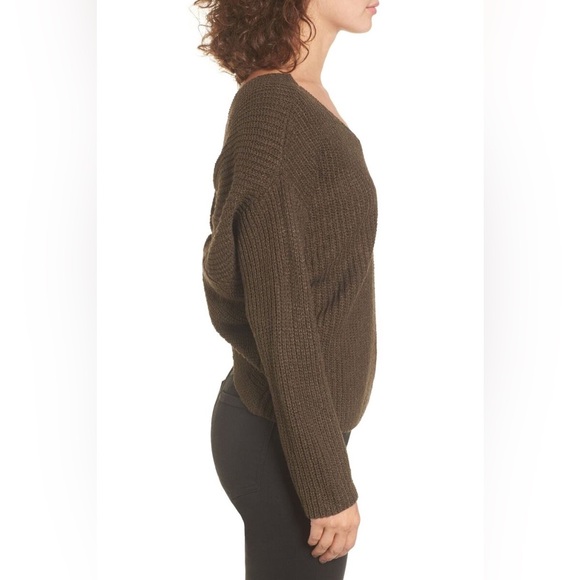 ASTR Twist Back V-Neck Ribbed Sweater in Olive S - Picture 4 of 11